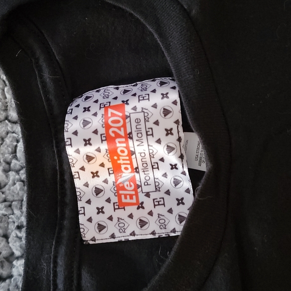 Elevation 207‎ t-shirt - Picture 3 of 3